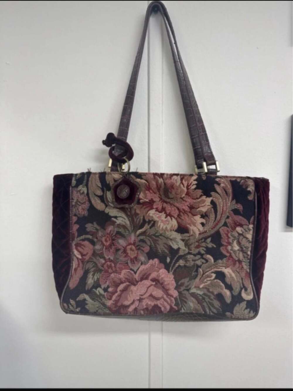 BUENO Floral Tapestry Quilted Velvet Shoulder Bag Tote Purse
